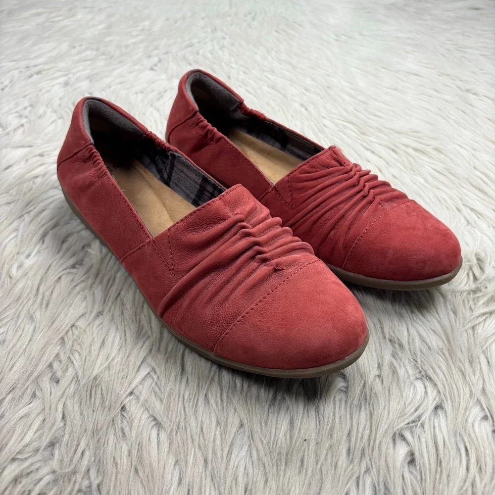 Earth‎ Origins Women's 9.5 Red Nubuck Fara Flex Flat Scrunch Comfort Artsy